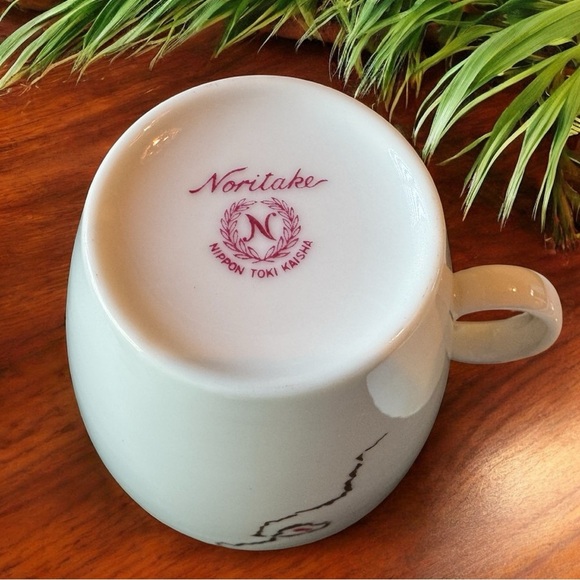 Vintage Noritake Japan Modernist Cup & Glossy Black Saucer Set – Red & Gold - Picture 6 of 11